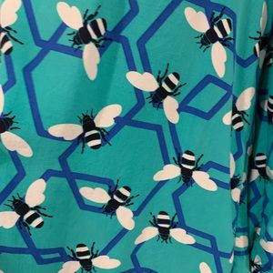 Crown and ivy  M bumble bee